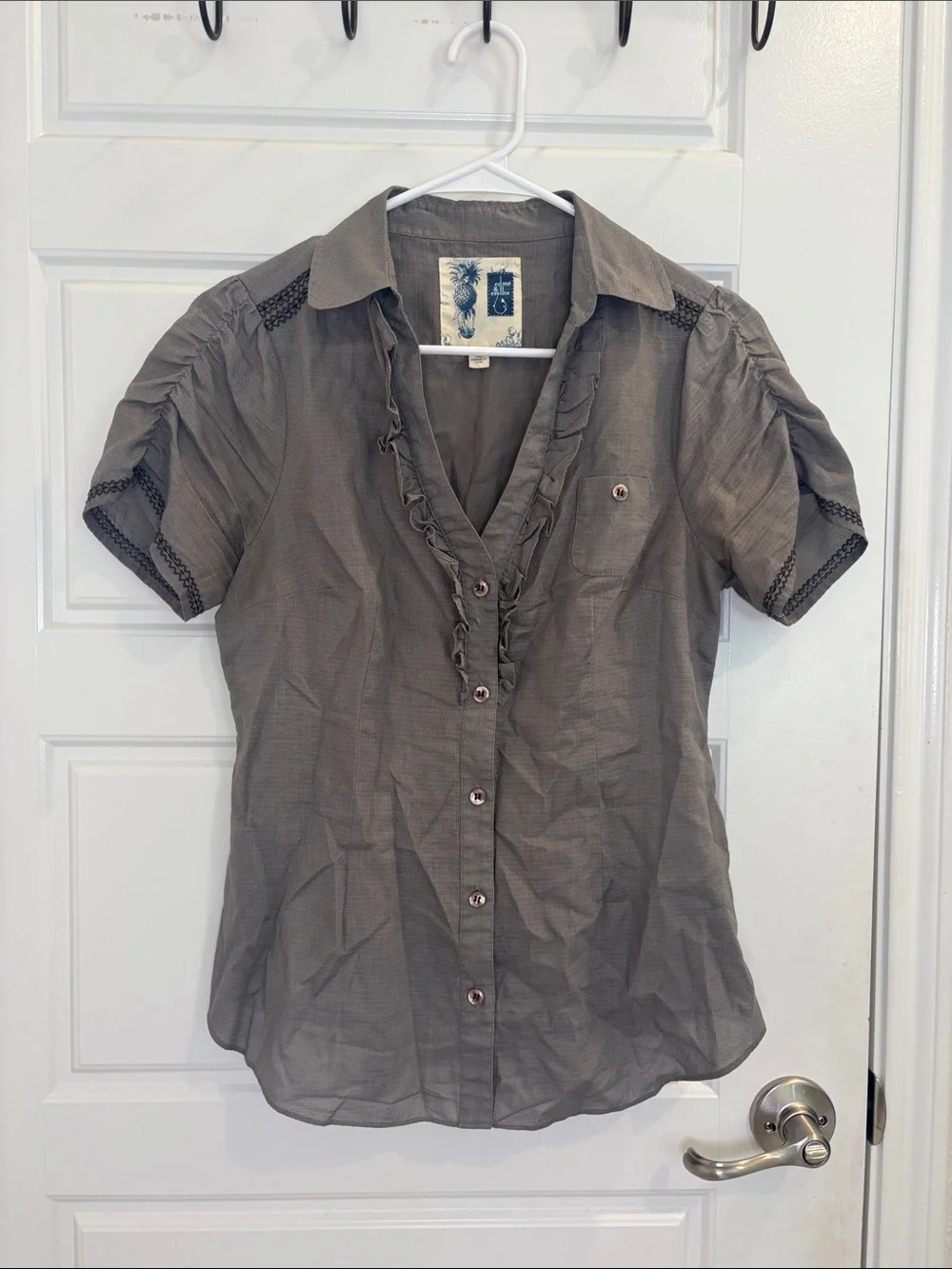 Edme & Esyllte Anthropologie Gray Cotton Ruffle Button Blouse Size 2
